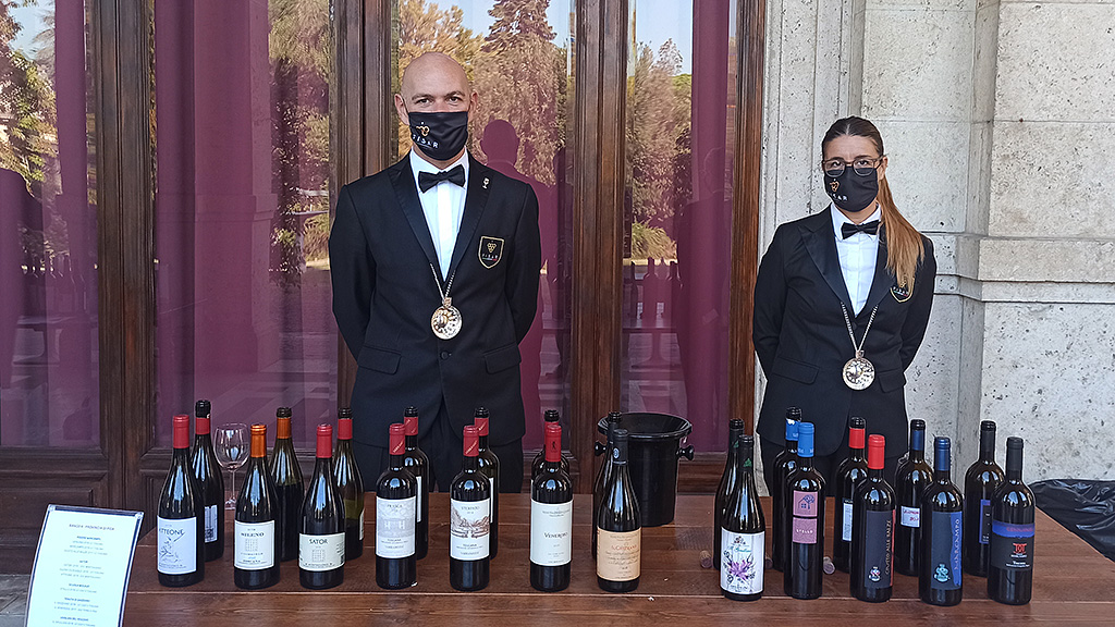 Spirito Italiano Intrigante passeggiata sul Red carpet della costa toscana vinicola