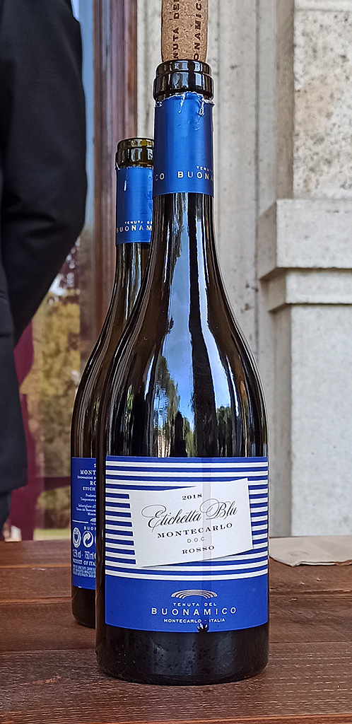 Spirito Italiano Intrigante passeggiata sul Red carpet della costa toscana vinicola