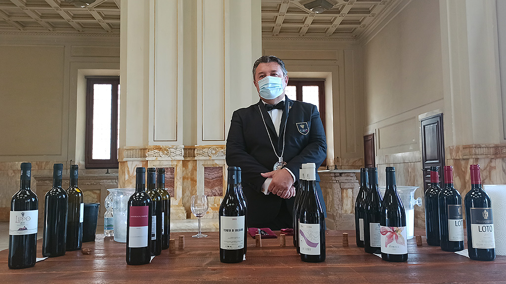 Spirito Italiano Intrigante passeggiata sul Red carpet della costa toscana vinicola