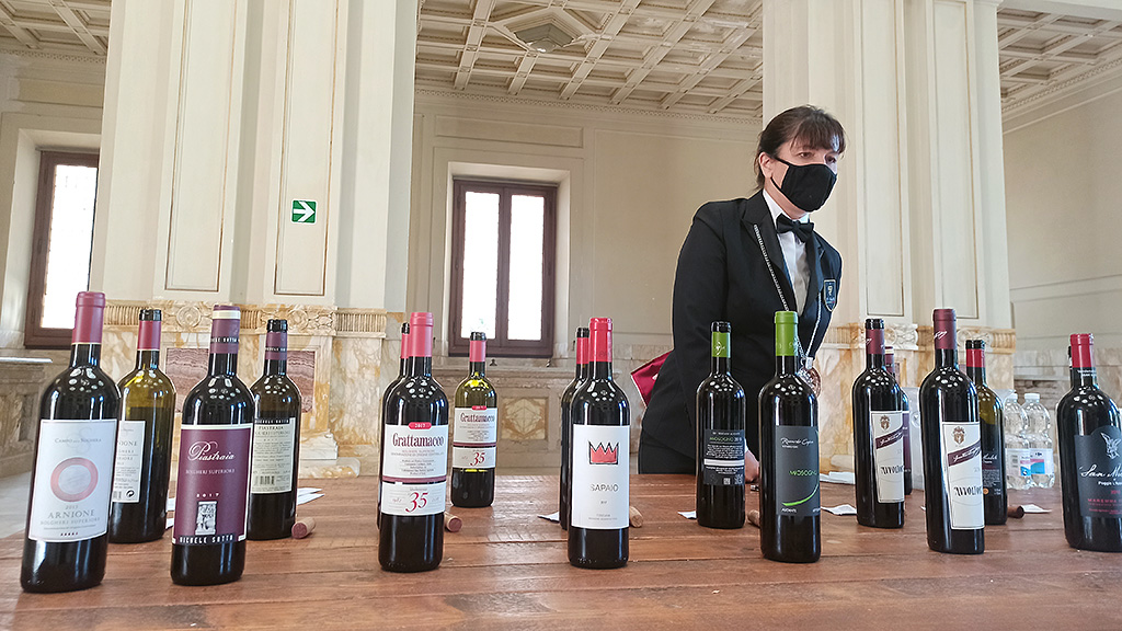 Spirito Italiano Intrigante passeggiata sul Red carpet della costa toscana vinicola