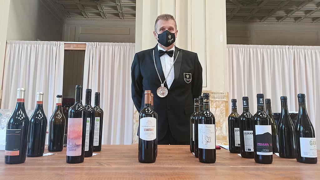 Spirito Italiano Intrigante passeggiata sul Red carpet della costa toscana vinicola