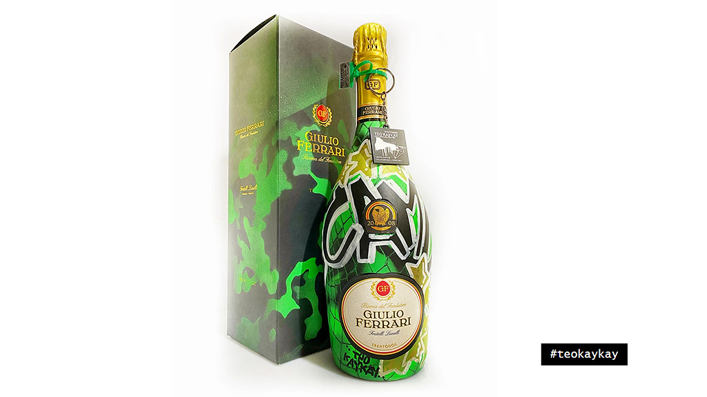Spirito Italiano Signorvino vende online 30 bottiglie Giulio Ferrari decorate da Teo KayKay