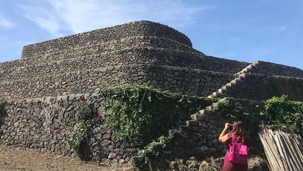 Spirito Italiano nuova grappa siciliana "Rosa fresca aulentissima" Al-Cantara Spirito Italiano nuova grappa siciliana "Rosa fresca aulentissima" Al-Cantara