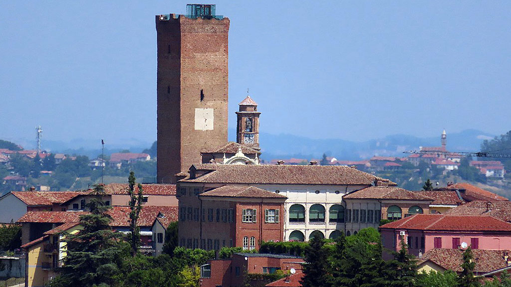 Spirito Italiano mostra torre volti di barbaresco