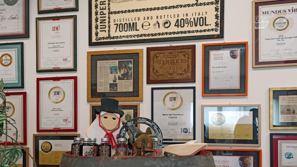 Spirito Italiano Silvio carta gin elio carta giniu Spirito Italiano Silvio carta gin elio carta giniu