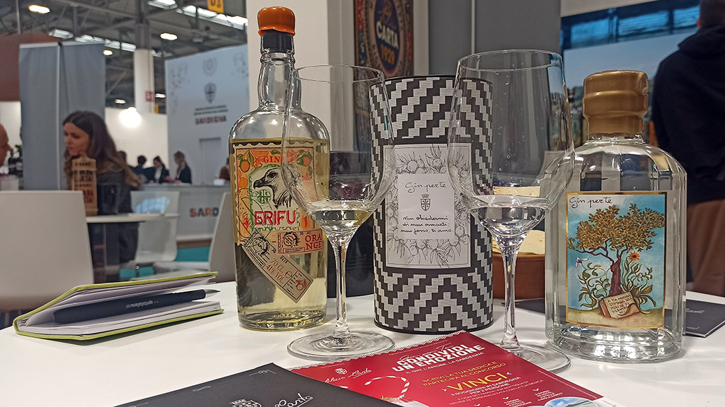 Spirito Italiano Silvio carta gin elio carta giniu Spirito Italiano Silvio carta gin elio carta giniu