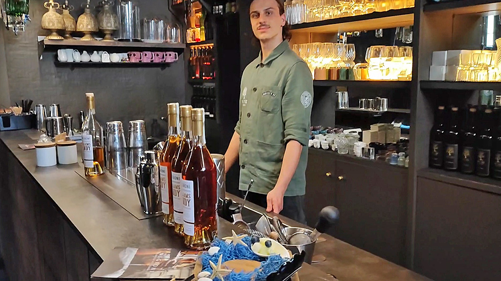 spirito italiano mixology spirits in vetrina Smile Tree Torino