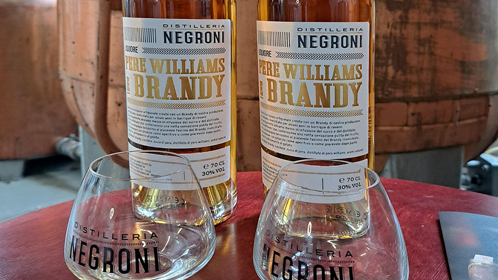 spirito italiano mixology spirits in vetrina negroni