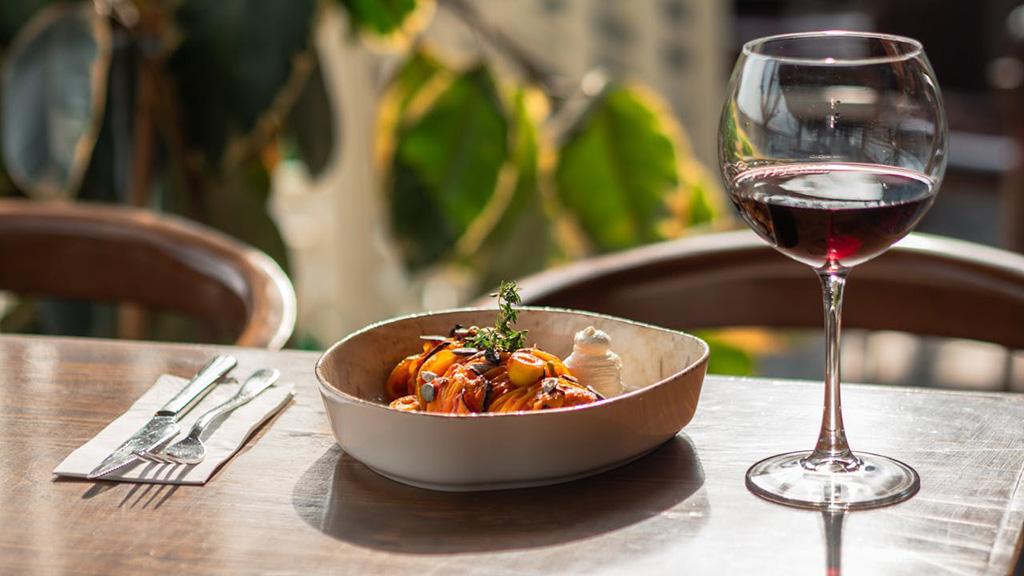 Spirito Italiano vino,galateo vino a tavola nel ristorante