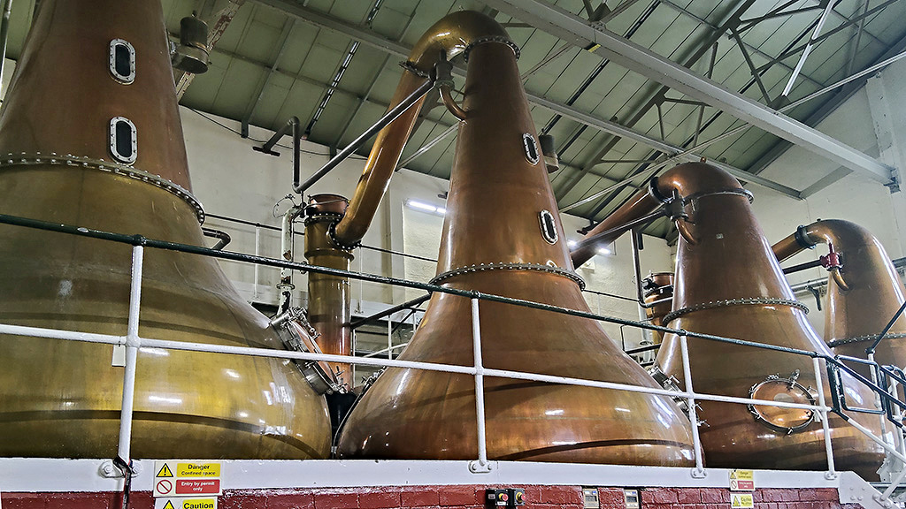 Spirito Italiano islay,whisky Lagavulin Islay, alambicchi distillazione whisky- credits: S Comastri ©