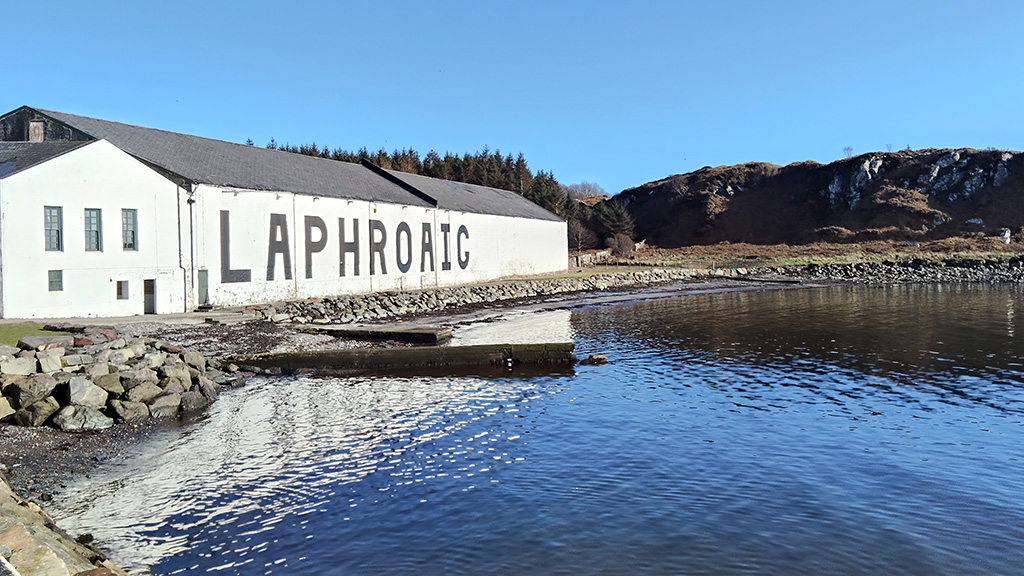 Spirito Italiano islay,whisky Laphroaig Islay, magazzino - credits: S Comastri ©