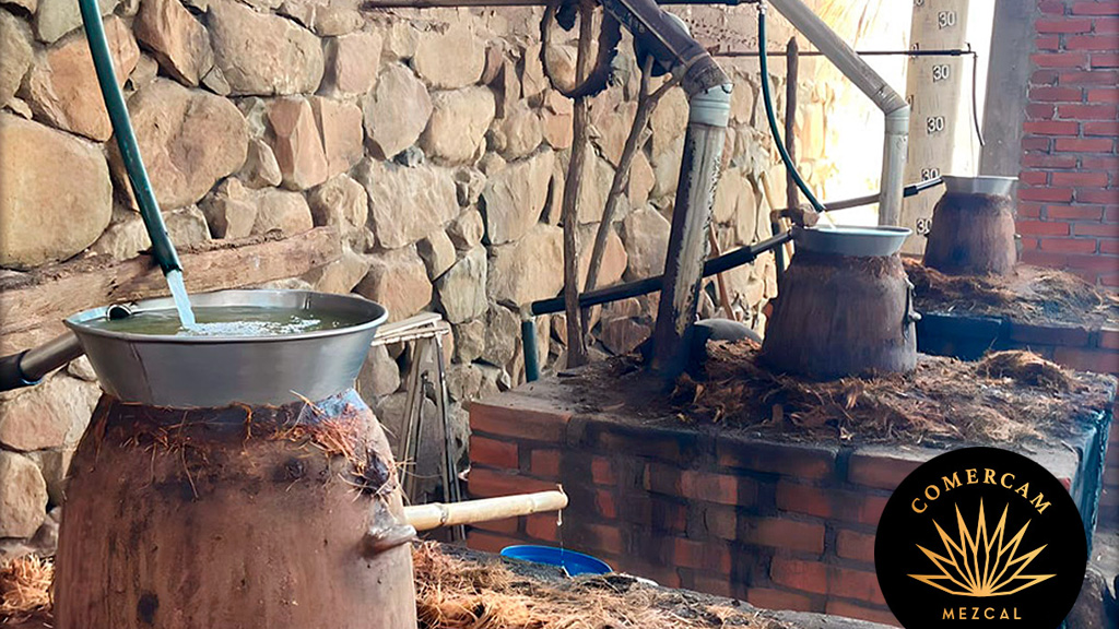 Spirito Italiano mezcal,distillazione Mezcal: distillazione - credits: Consejo Mexicano Regulador de la Calidad del Mezcal