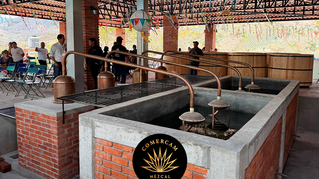 Spirito Italiano mezcal,distillazione Mezcal: distillazione - credits: Consejo Mexicano Regulador de la Calidad del Mezcal